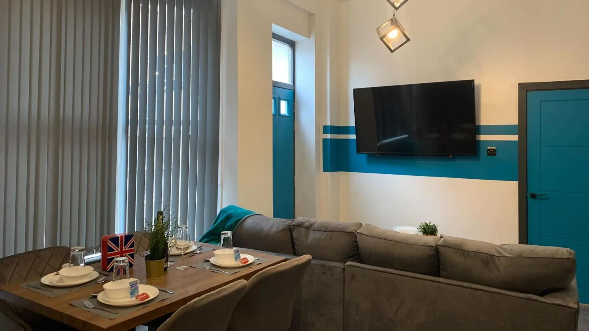 Tudors Esuites Central Two Bedroom Apartments Birmingham 0*,