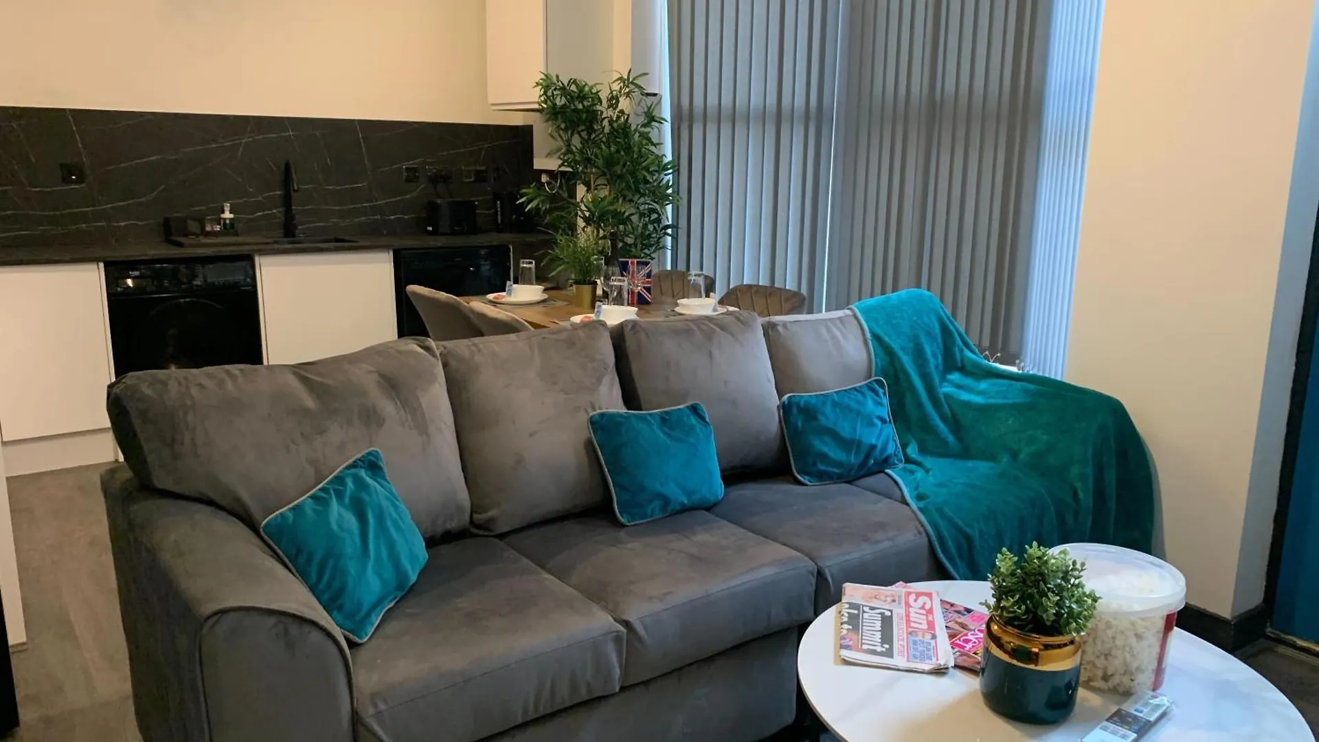 Tudors Esuites Central Two Bedroom Apartments Birmingham United Kingdom